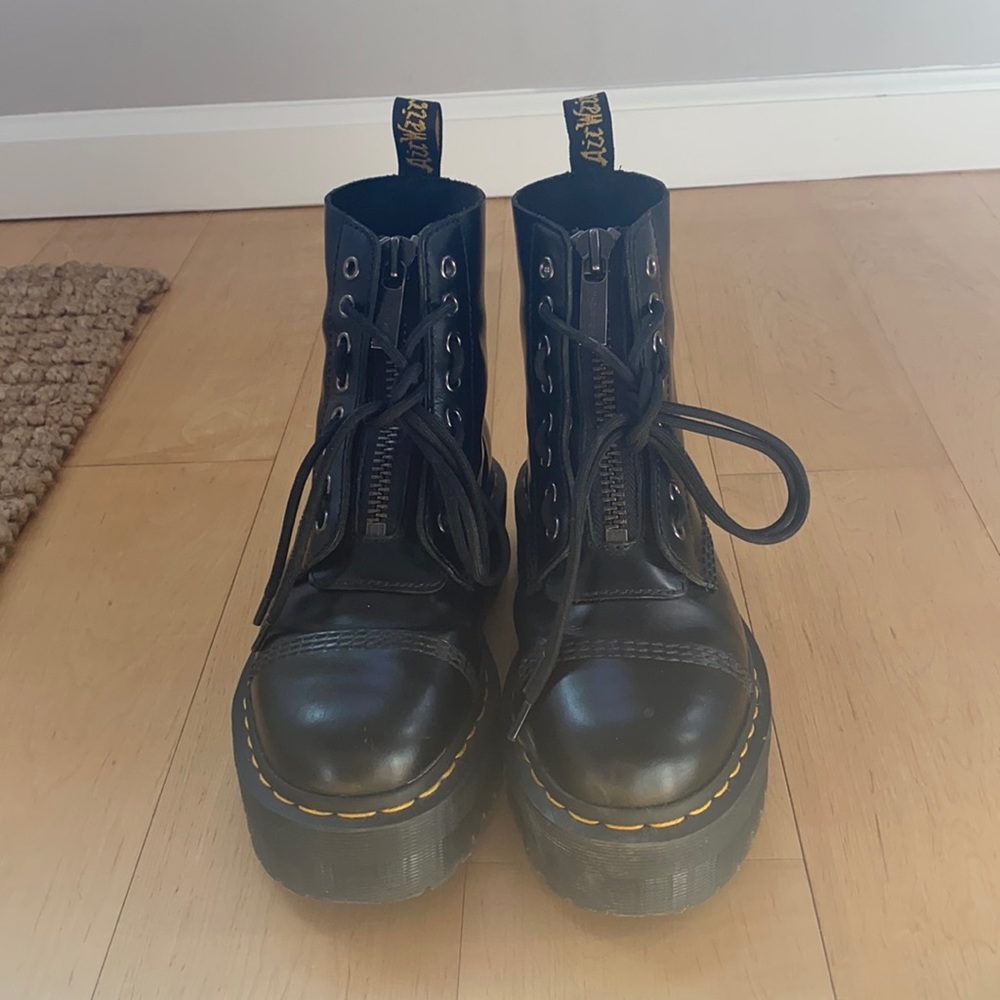 Doc Marten women’s leather platform boots size 7